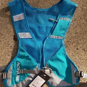 NWT running vest